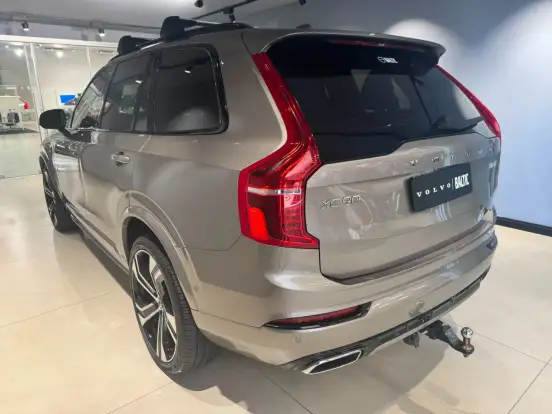 VOLVO-XC90-2019