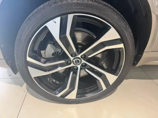 VOLVO-XC90-2019
