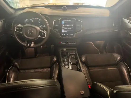 VOLVO-XC90-2019