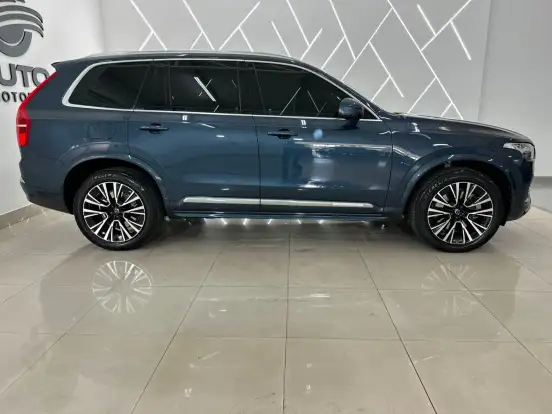 VOLVO-XC90-2023