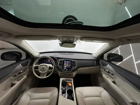 VOLVO-XC90-2023