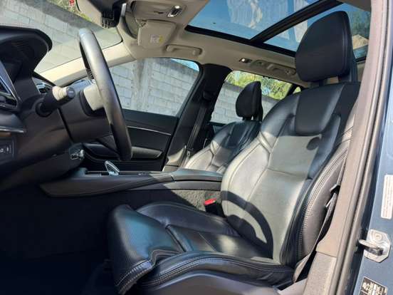 VOLVO-XC90-2019