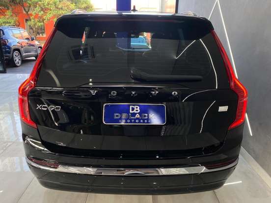 VOLVO-XC90-2023