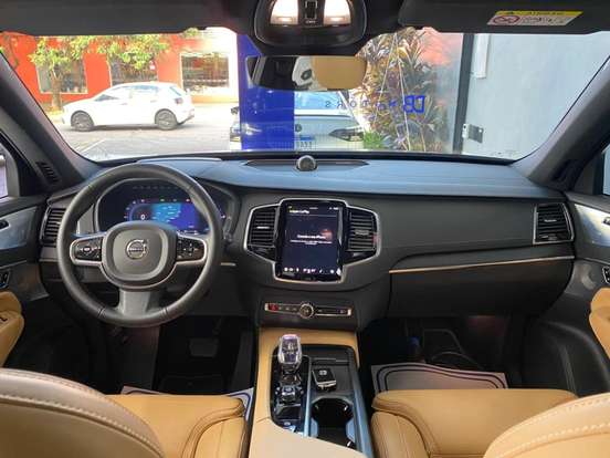 VOLVO-XC90-2023