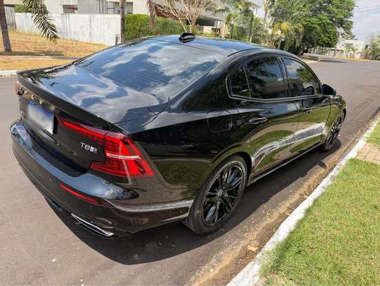VOLVO-S60-2.0 T8 R-DESIGN HÍBRIDO 4P AUTOMÁTICO VOLVO-S60-2019