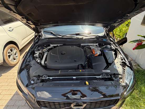 VOLVO-S60-2.0 T8 R-DESIGN HÍBRIDO 4P AUTOMÁTICO VOLVO-S60-2019
