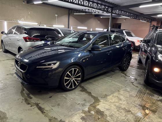 VOLVO V40 2.0 T4 MOMENTUM GASOLINA 4P AUTOMÁTICO
