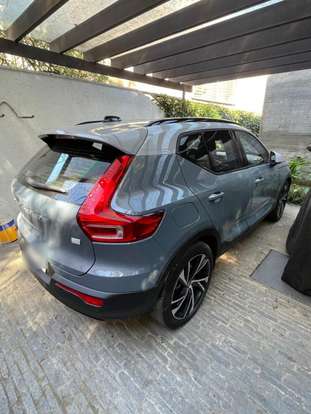 VOLVO-XC40-2020