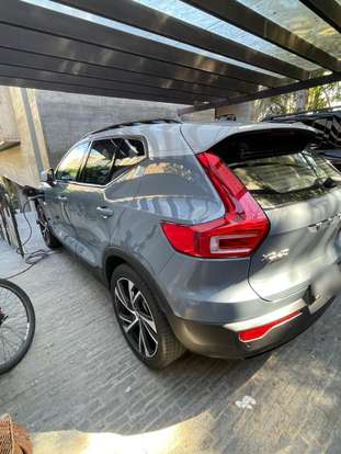 VOLVO-XC40-2020