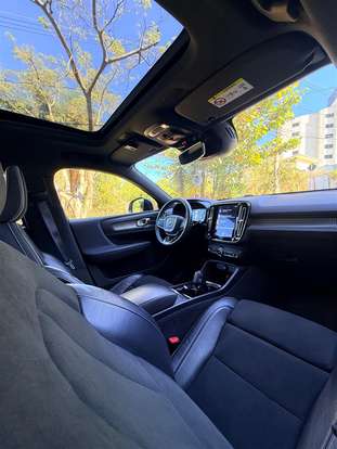 VOLVO-XC40-2019