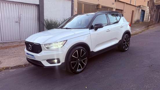 VOLVO-XC40-2019