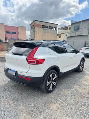 VOLVO-XC40-2022