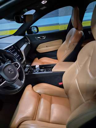 VOLVO-XC60-2018