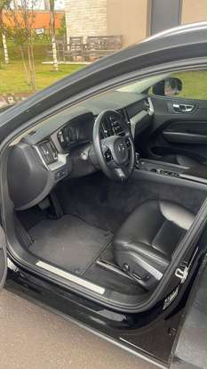 VOLVO-XC60-2.0 T5 GASOLINA MOMENTUM AWD GEARTRONIC VOLVO-XC60-2020