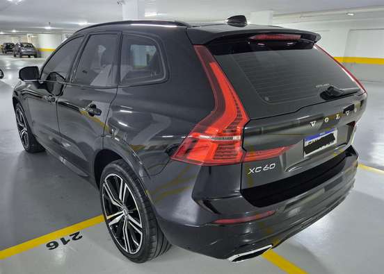 VOLVO-XC60-2020