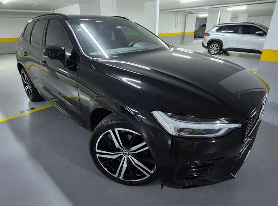 VOLVO-XC60-2020