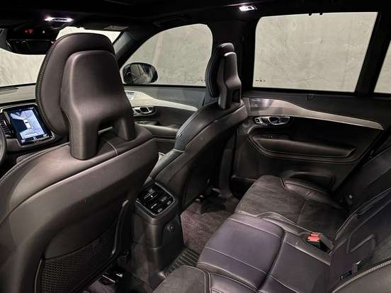 VOLVO-XC90-2021