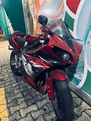 YAMAHA-YZF R1-2011