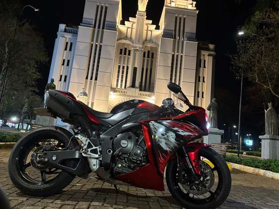 YAMAHA-YZF R1-2011