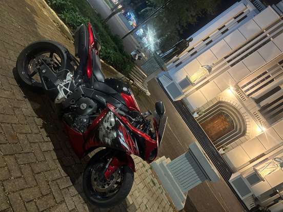 YAMAHA-YZF R1-2011