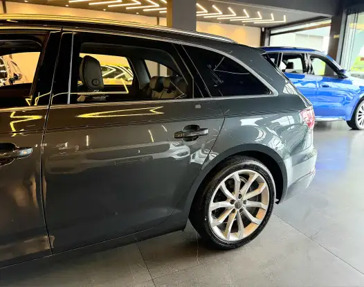 AUDI-A4-2019
