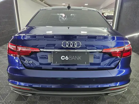 AUDI-A4-2023