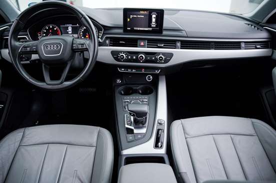 AUDI-A4-2019