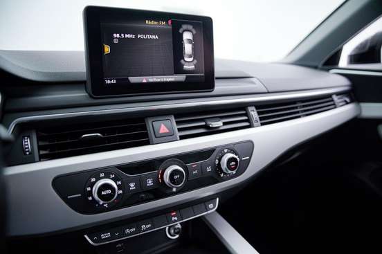 AUDI-A4-2019