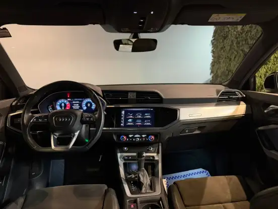 AUDI-Q3-2020