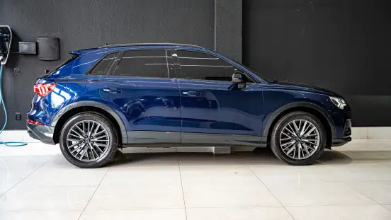 AUDI-Q3-2021