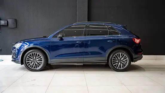 AUDI-Q3-2021
