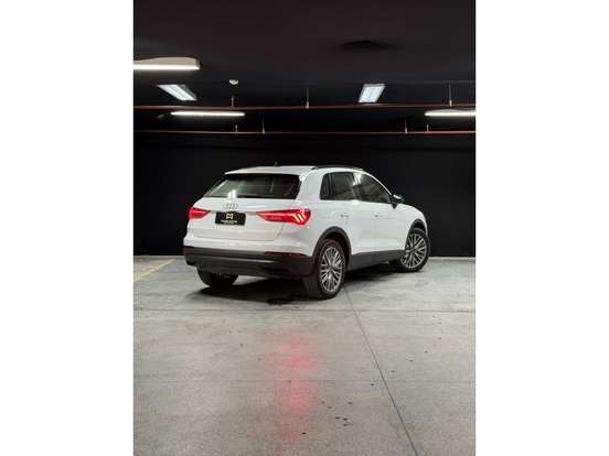 AUDI-Q3-2021
