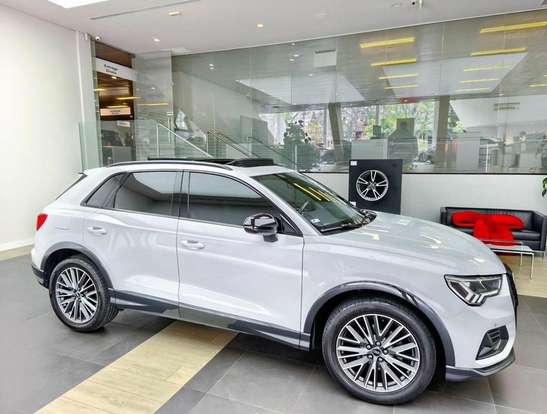 AUDI-Q3-2021