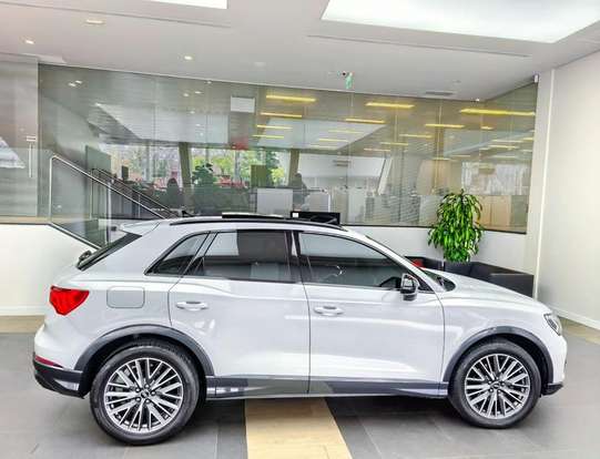 AUDI-Q3-2021
