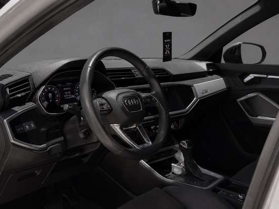 AUDI-Q3-2021