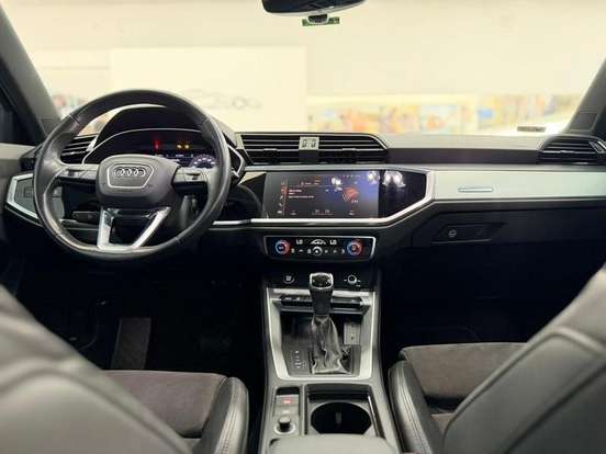 AUDI-Q3-2022