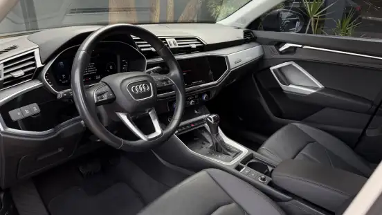 AUDI-Q3-2023