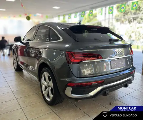 AUDI-Q5-2021