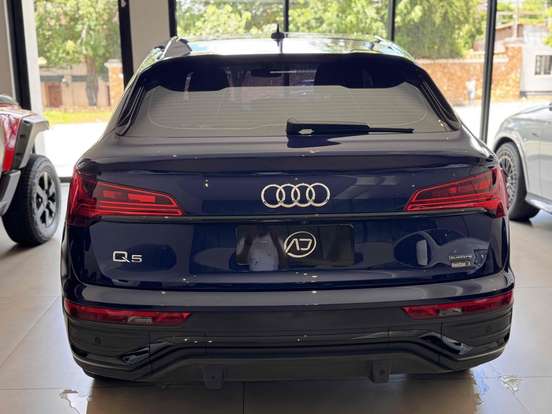 AUDI-Q5-2022
