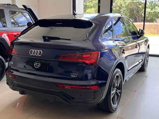 AUDI-Q5-2022