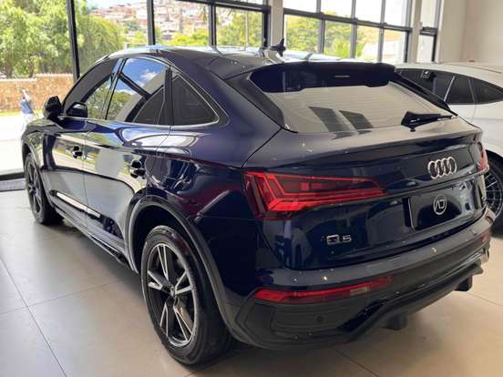 AUDI-Q5-2022