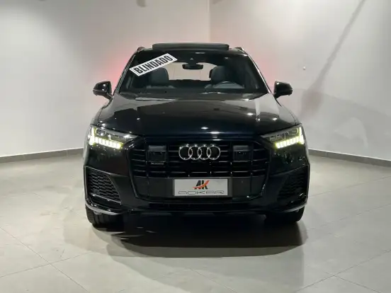 AUDI-Q7-2021