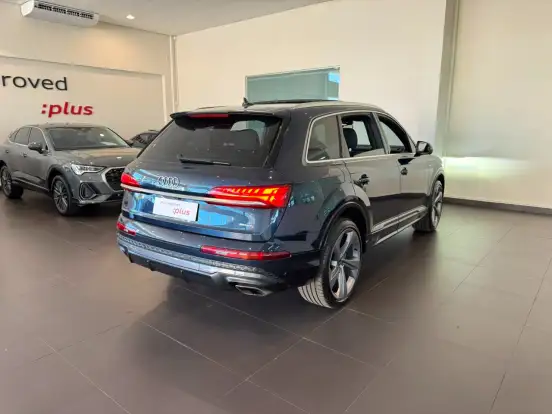 AUDI-Q7-2025