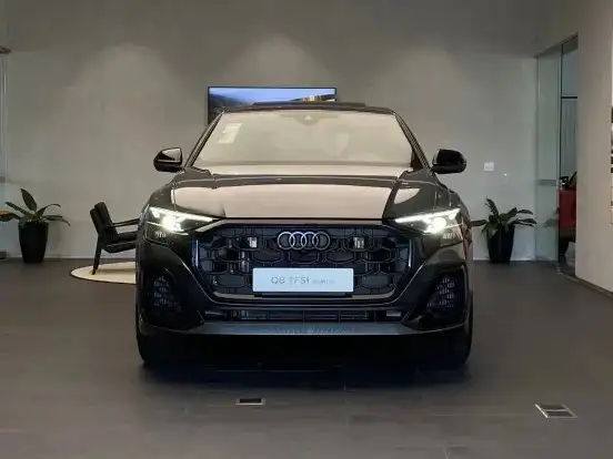 AUDI-Q8-2025