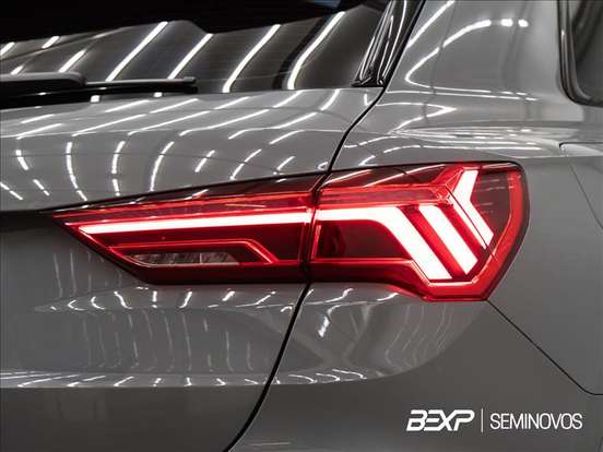 AUDI-RS Q3-2021