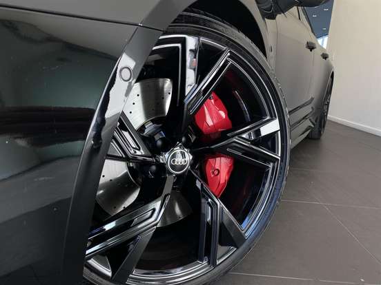 AUDI-RS6-2023