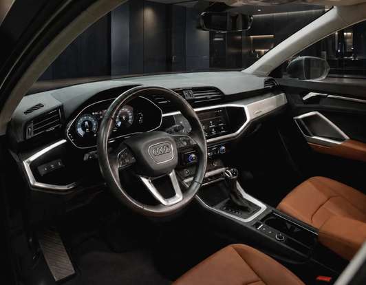 AUDI-Q3-2020