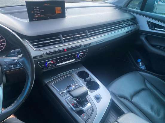 AUDI-Q7-2016