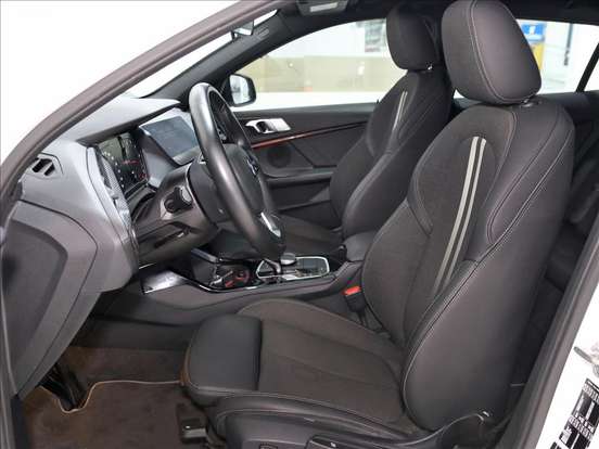 BMW-118i-2019