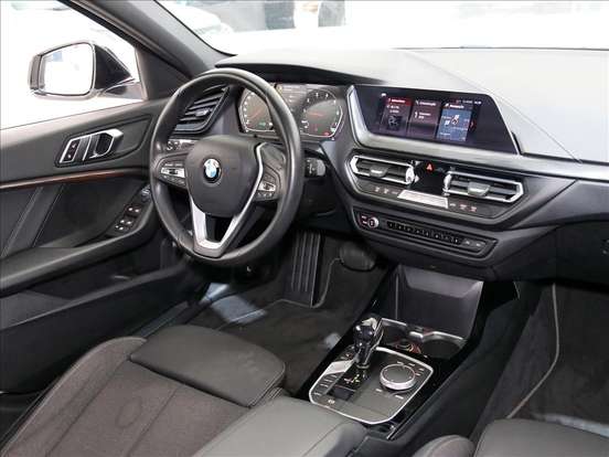 BMW-118i-2019